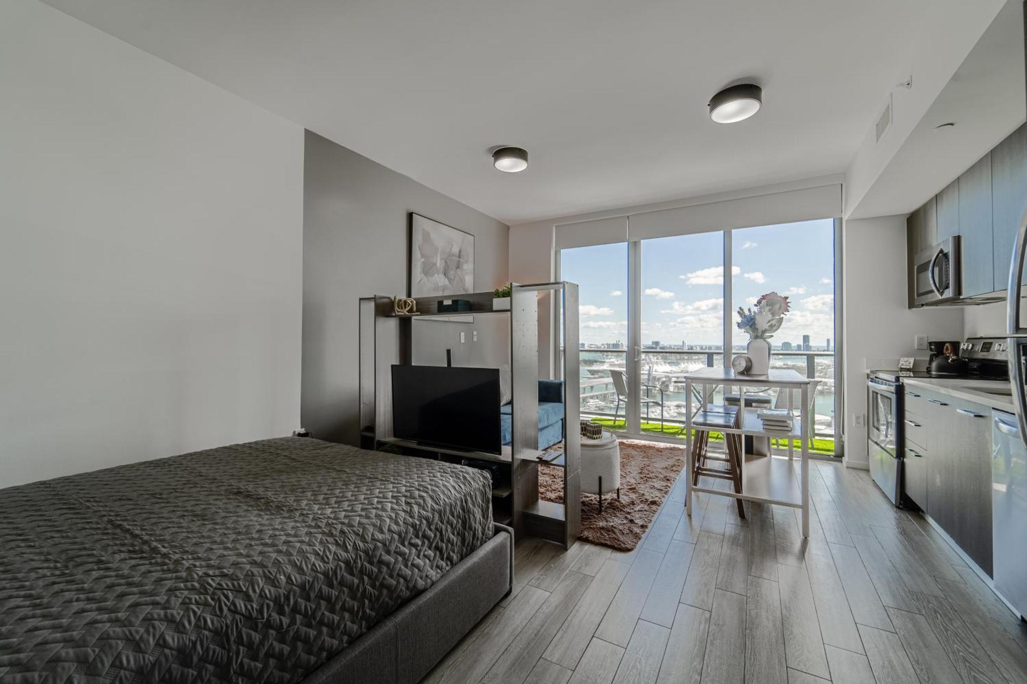Tr Miami 2 Bedroom, 1 Bedroom, And Studio Condos With Balconies Экстерьер фото