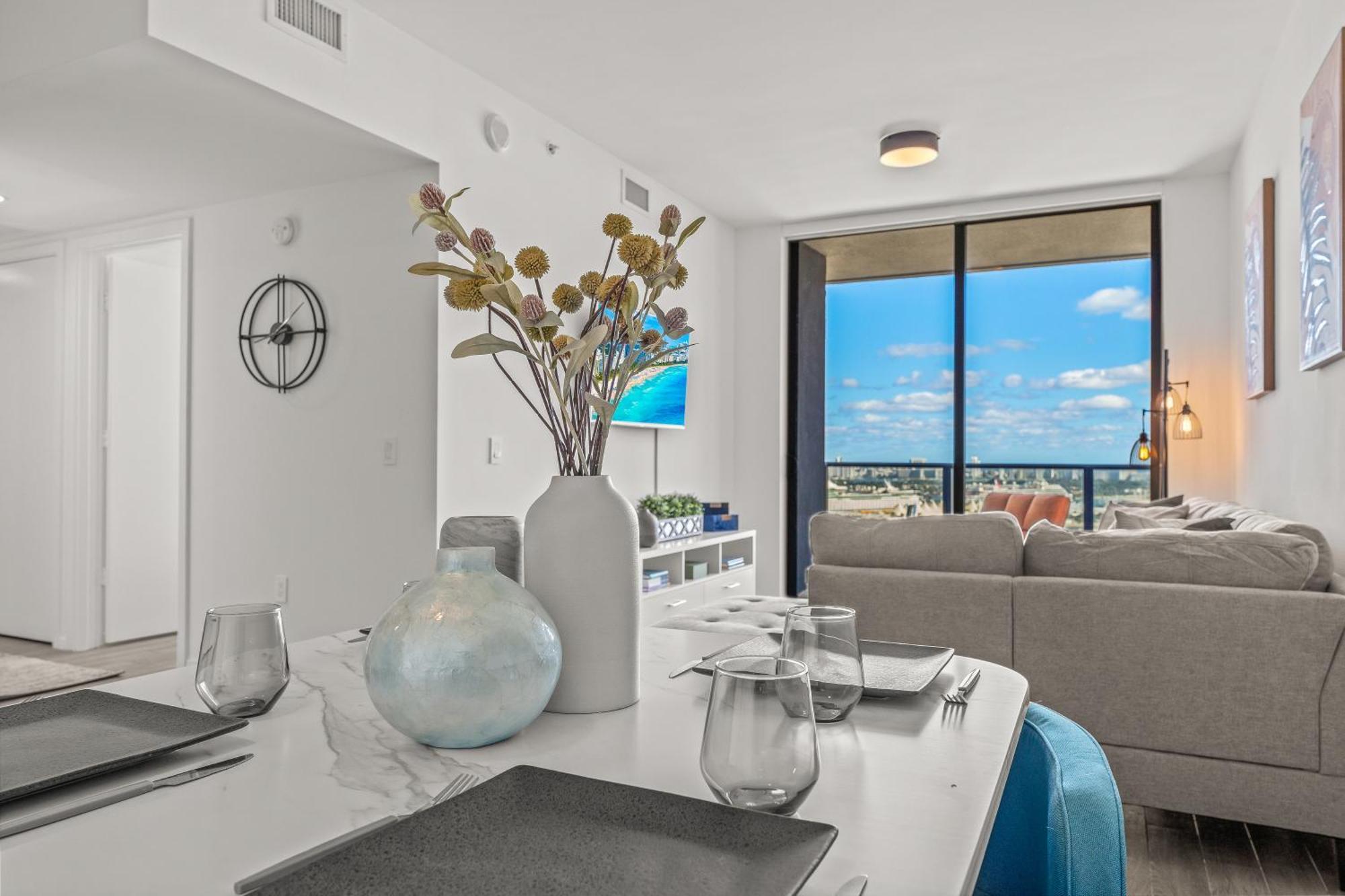 Tr Miami 2 Bedroom, 1 Bedroom, And Studio Condos With Balconies Экстерьер фото