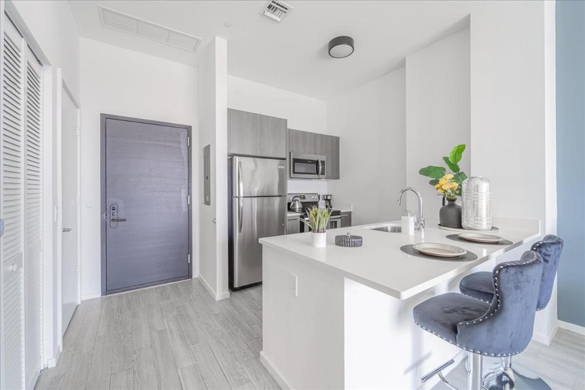 Tr Miami 2 Bedroom, 1 Bedroom, And Studio Condos With Balconies Экстерьер фото