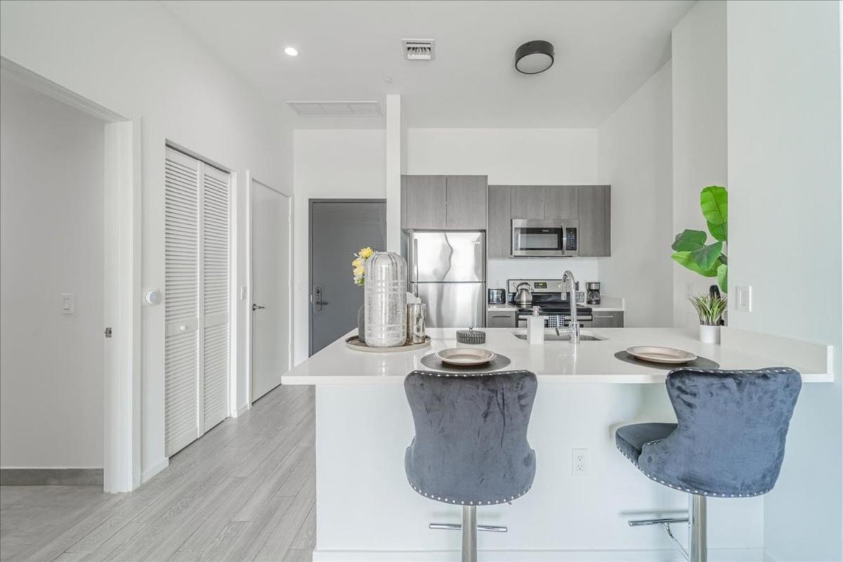 Tr Miami 2 Bedroom, 1 Bedroom, And Studio Condos With Balconies Экстерьер фото